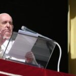 Pope Francis in Cardinal thak (13) teel