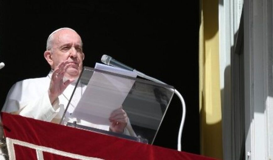 Pope Francis in Cardinal thak (13) teel