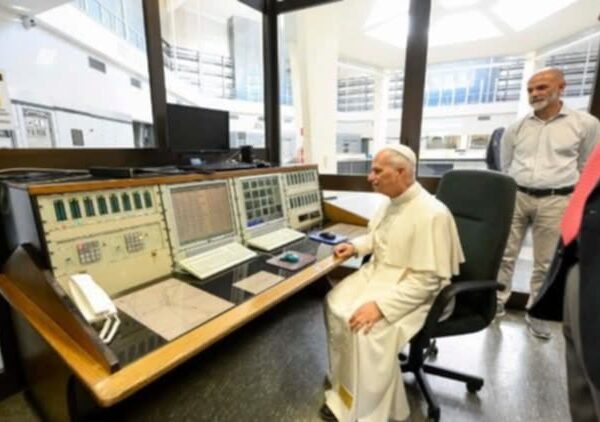 Vatican Radio thukizak sakna zumpi ah Pope Leo XIV a pai na
