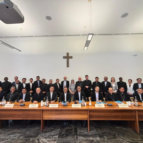 Siadaw te ii Ad Limina Visit (Vatican Kualzinna) Ni (2) Ni.June (2)