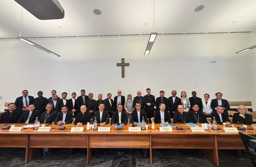 Siadaw te ii Ad Limina Visit (Vatican Kualzinna) Ni (2) Ni.June (2)