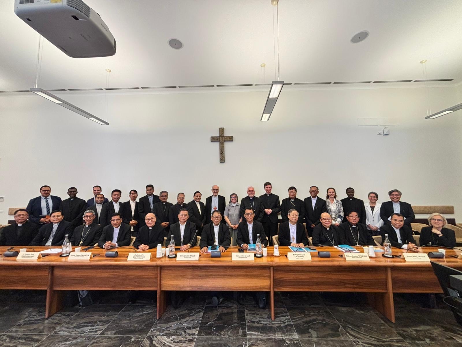 Siadaw te ii Ad Limina Visit (Vatican Kualzinna) Ni (2) Ni.June (2)